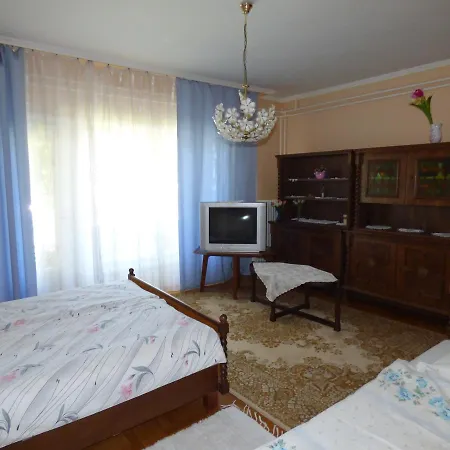 Gyongyi Vendeghaz * Balatonföldvár