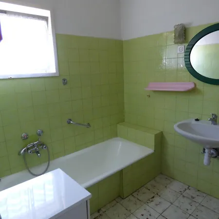 Gyongyi Vendeghaz Penzion Balatonföldvár