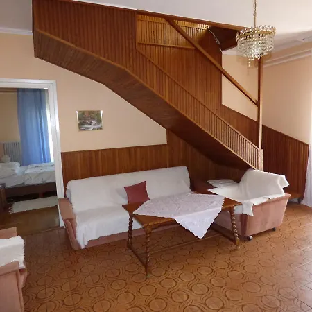 Gyongyi Vendeghaz Balatonföldvár