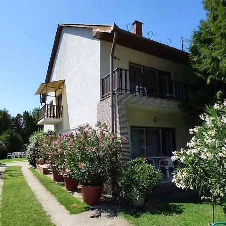 Gyongyi Vendeghaz * Balatonföldvár